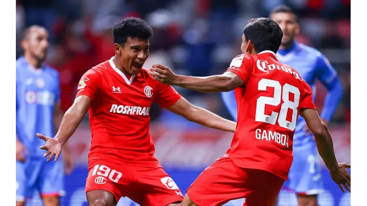 Juan Gamboa celebra el gol del empate del Toluca.
