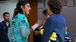 Carlos Acevedo y Guillermo Ochoa en el torneo Apertura 2022.