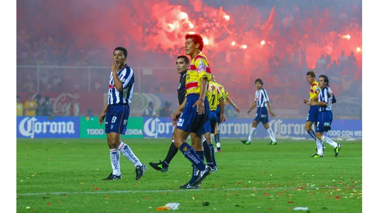 Monarcas contra Rayados en el partido de vuelta de la Final del torneo Clausura 2003.