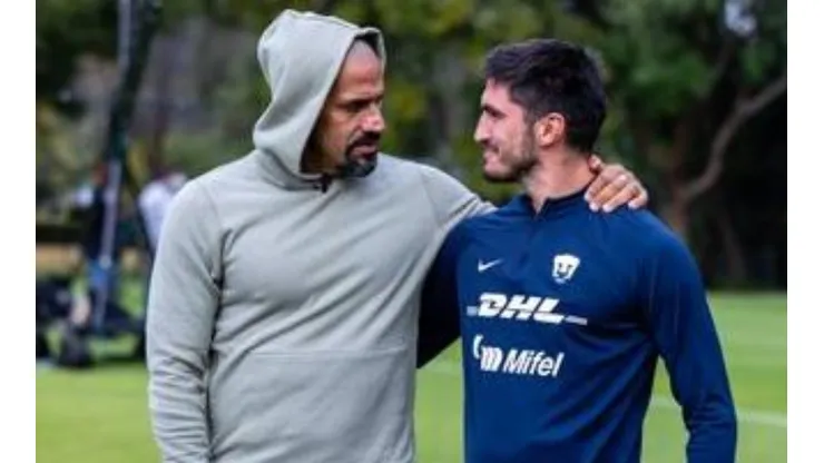 Juan Sebastián Verón en su visita a Gustavo del Prete.