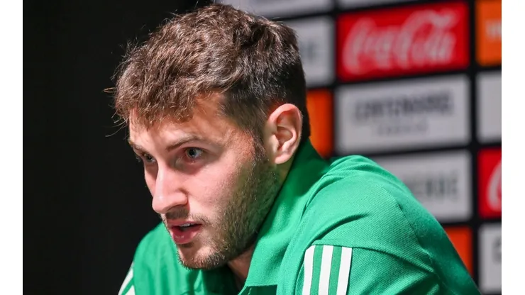 Santiago Giménez no deja sola a la Selección de México
