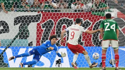 ¿Qué racha cortó Guillermo Ochoa en la Selección de México tras atajar el penal a Robert Lewandowski?