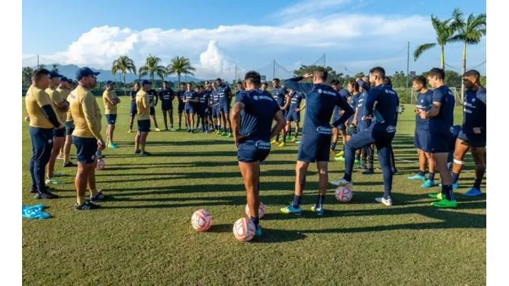 Los Pumas siguen sus trabajos de playa en Acapulco.