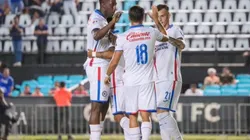 El festejo del primer gol anotado por Alonso Escoboza.