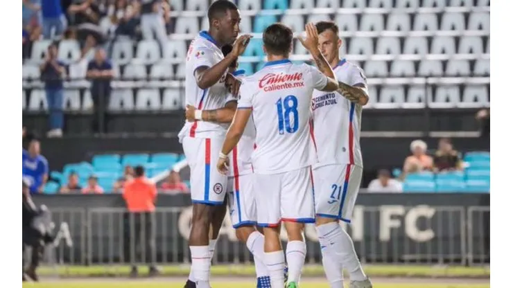 El festejo del primer gol anotado por Alonso Escoboza.