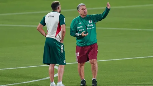 Fuerte charla entre el Tata y Héctor Herrera.