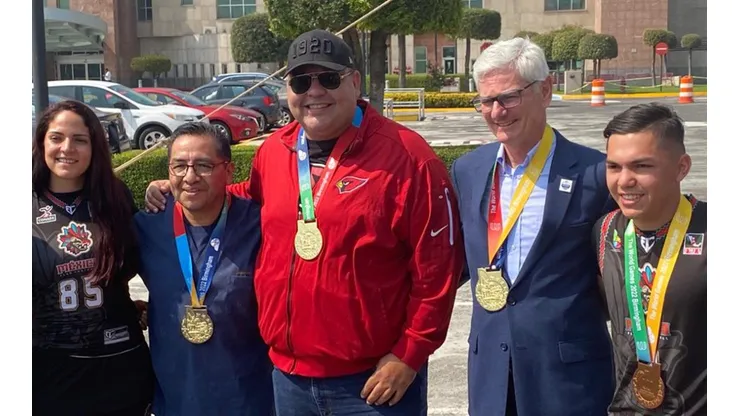 Rolando Cantú y Arturo Olivé, presentes en el Hospital Shriners.