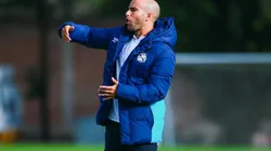 Eduardo Arce como director técnico del Puebla sub 20.