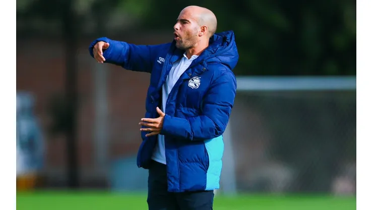 Eduardo Arce como director técnico del Puebla sub 20.