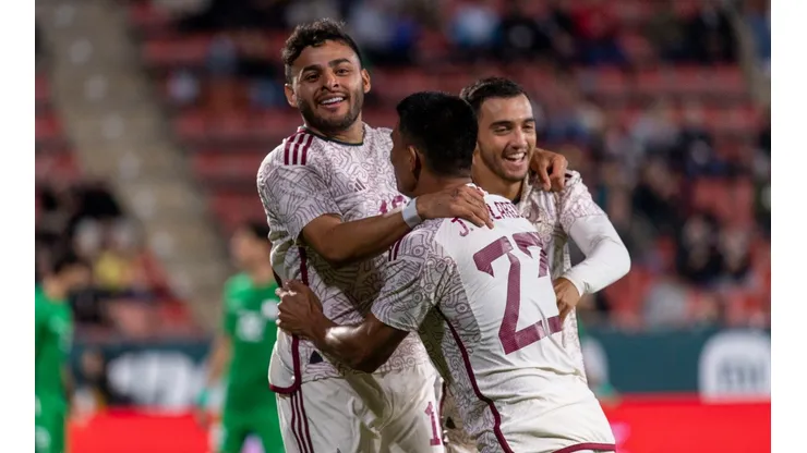 México goleó por 4-0 a Irak.