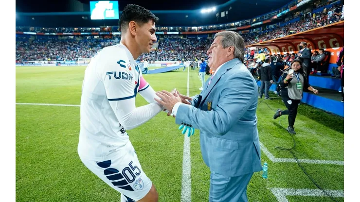 Miguel Herrera con Oscar Ustari, portero del Pachuca.