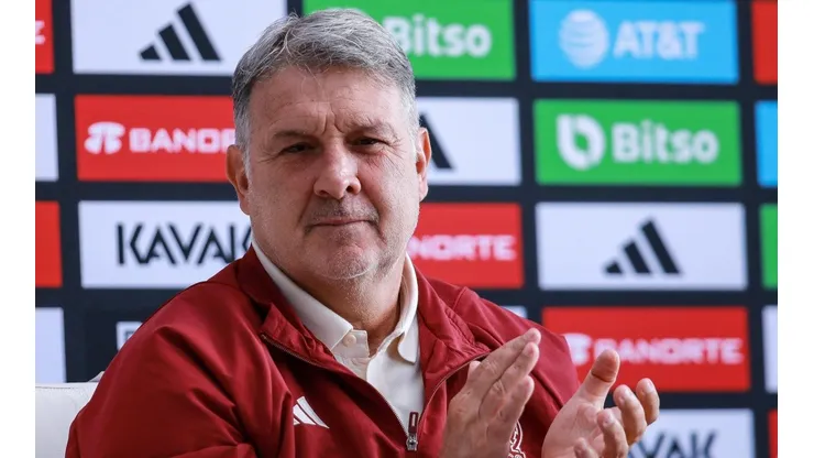 Tata Martino y una dura respuesta a Carlos Vela