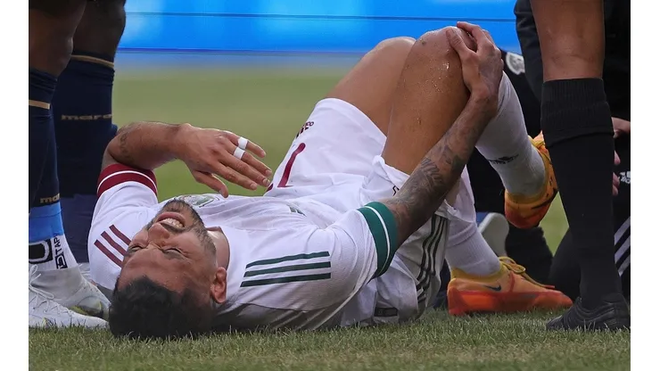 Jesús "Tecatito" Corona posee una grave lesión.