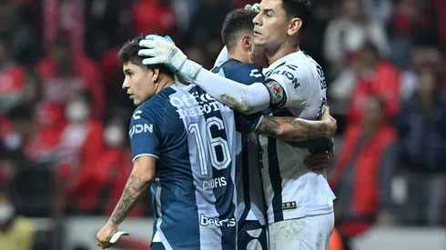 Ustari celebra tras atajar el penal a Leo Fernández.