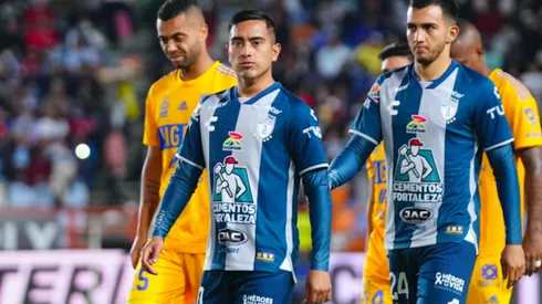 Erick Sánchez y Luis Chávez con Pachuca en partido de liguilla ante Tigres en el Apertura 2022.