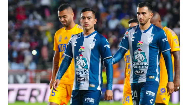 Erick Sánchez y Luis Chávez con Pachuca en partido de liguilla ante Tigres en el Apertura 2022.
