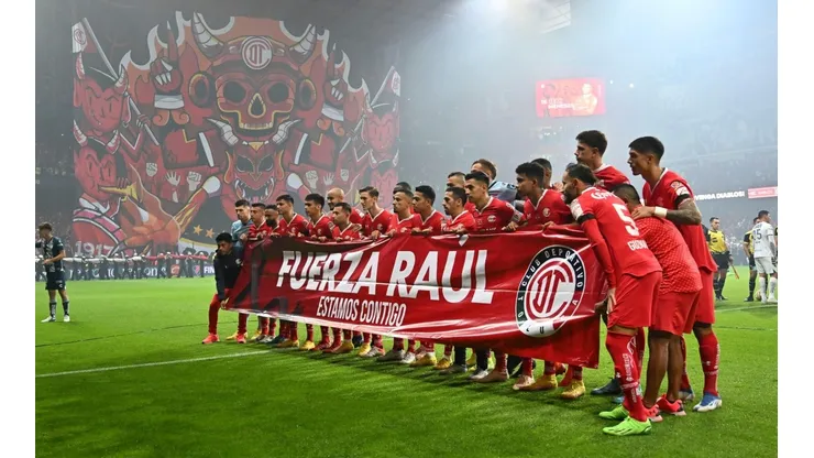 Pancarta de apoyo del Toluca para Raúl el Dedos López.