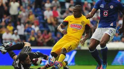 Christian Benítez contra Jesús Corona en el torneo Apertura 2022.