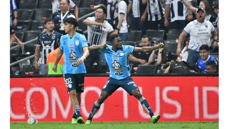 Avilés Hurtado en festejo de gol ante Rayados.