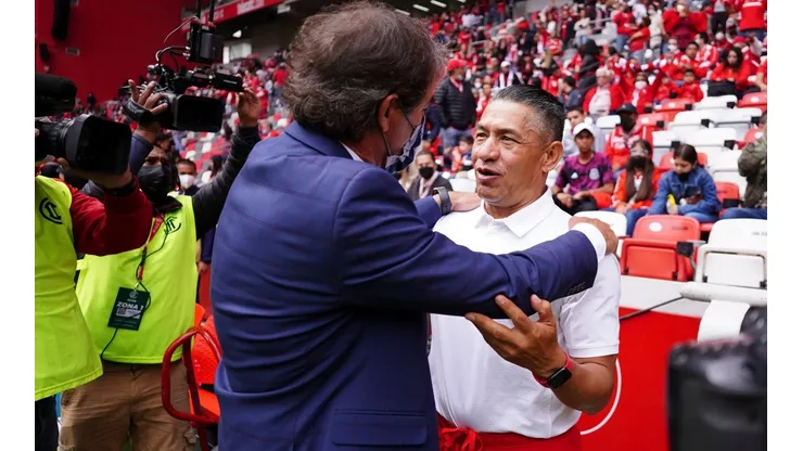 Almada y Ambriz, los entrenadores que van por el título.