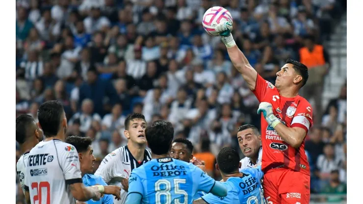 Oscar Ustario fue la figura al atajar al menos tres ocasiones claras de gol del Monterrey.