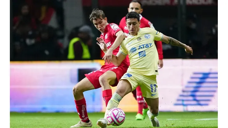 América y Toluca se enfrentan en el Estadio Azteca.