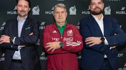 Yon de Luisa, presidente de la FMF, acompañó al Tata Martino en el evento.