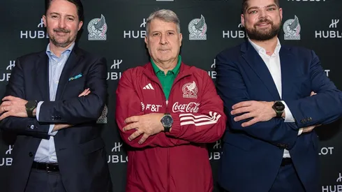 Yon de Luisa, presidente de la FMF, acompañó al Tata Martino en el evento.