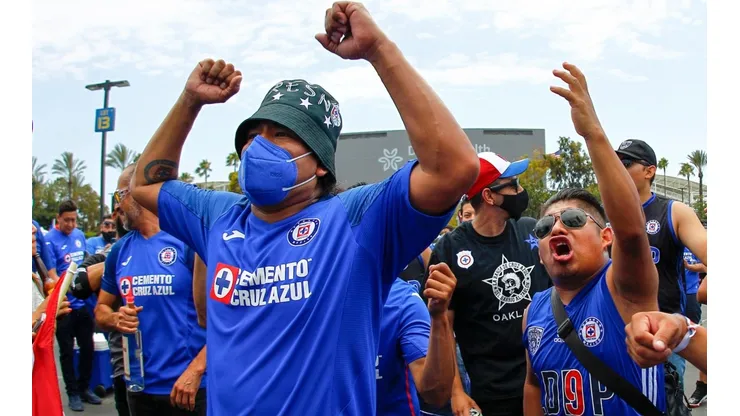 Afición de Cruz Azul opina sobre el director deportivo.