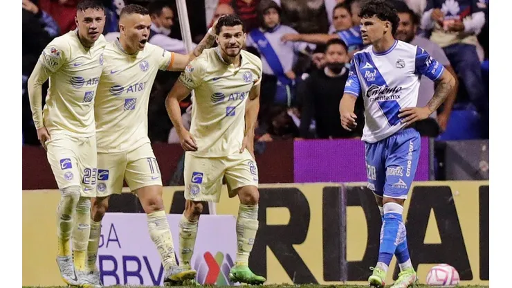 Emilio Lara, Jonathan Rodríguez y Henry Martín en plena celebración.