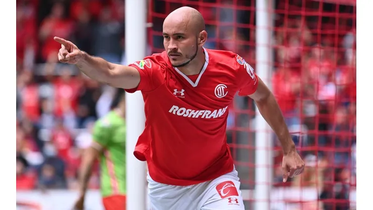 Toluca, Estado de Mexico, 9 de octubre de 2022. Carlos González durante el partido de repechaje del torneo Apertura 2022 de la Liga BBVA MX, entre los Diablos Rojos del Toluca y los Bravos de FC Juárez, celebrado en el estadio Nemesio Diez. Foto: Imago7/ Etzel Espinosa