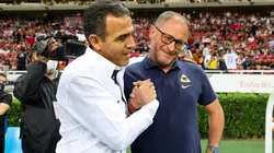 El entrenador por el que podrían pelearse Pumas y Chivas