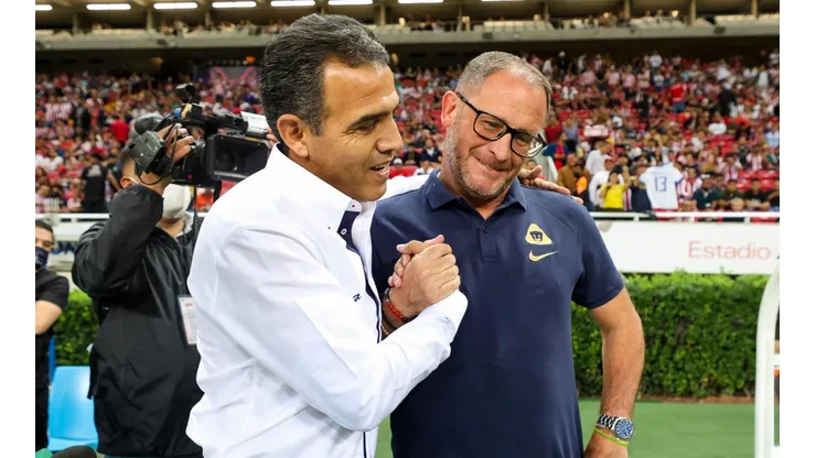 El entrenador por el que podrían pelearse Pumas y Chivas