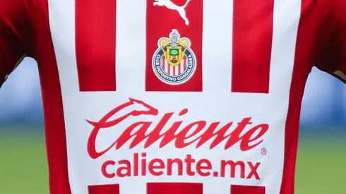 Un futbolista de Chivas bajó considerablemente su valor.