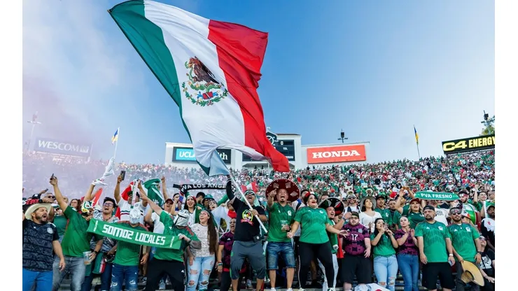 Aficionados de la selección mexicana en el Rose Bowl.