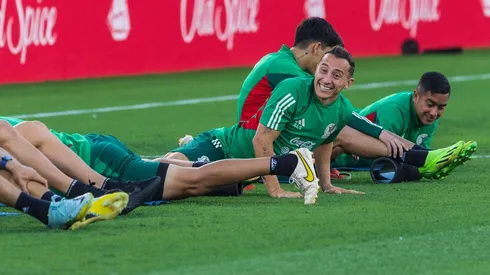 Andrés Guardado alcanzó en presencias a Claudio Suárez.