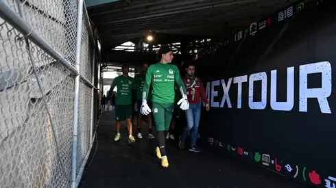 Guillermo Ochoa previo al entrenamiento de la selección mexicana en el Rose Bowl.