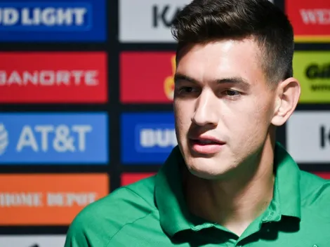 César Montes ya se enfoca en cómo frenar a Lewandowski