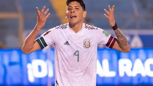 Edson Álvarez ante Honduras en la eliminatoria mundialista para Qatar 2022.