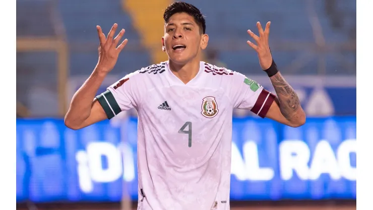 Edson Álvarez ante Honduras en la eliminatoria mundialista para Qatar 2022.