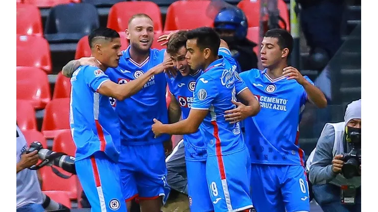 Cruz Azul enfrenta a Chivas por la Liga MX.