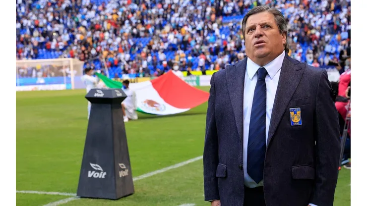 Negro Santos trató de "fracasado" y "mal entrenador" al Piojo