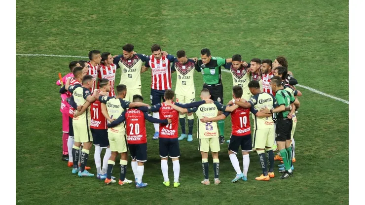 América y Chivas se enfrentan en una nueva edición del Clásico Nacional.