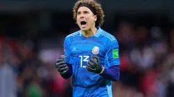 Guillermo Ochoa en partido de la eliminatoria mundialista a Qatar 2022.