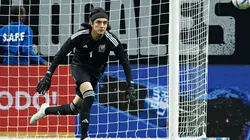 Carlos Acevedo con la selección mexicana en el partido contra Paraguay.
