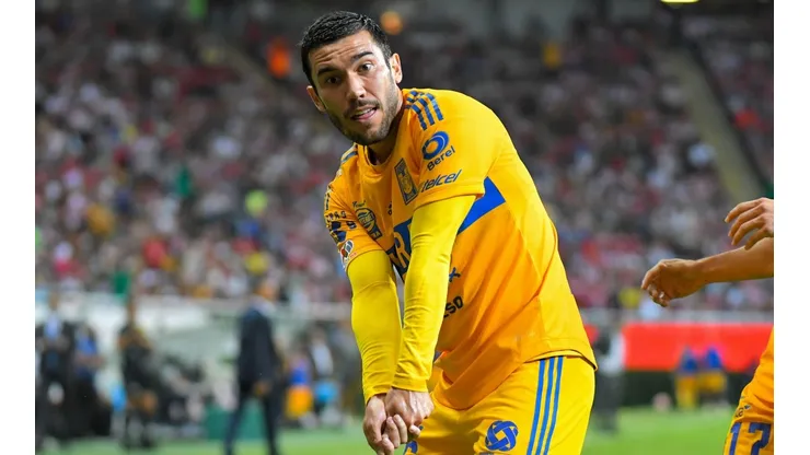 Vigó marca doblete ante Chivas.