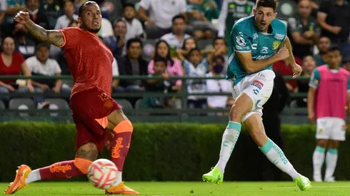 Lucas di Yorio aprovechó falla de Carlos Salcedo para marcar el 1-0.