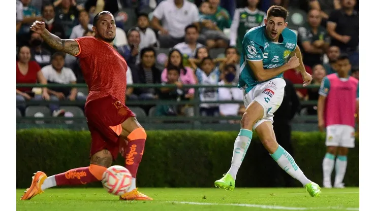Lucas di Yorio aprovechó falla de Carlos Salcedo para marcar el 1-0.