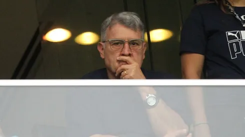 Gerardo el Tata Martino en un palco del estadio BBVA.