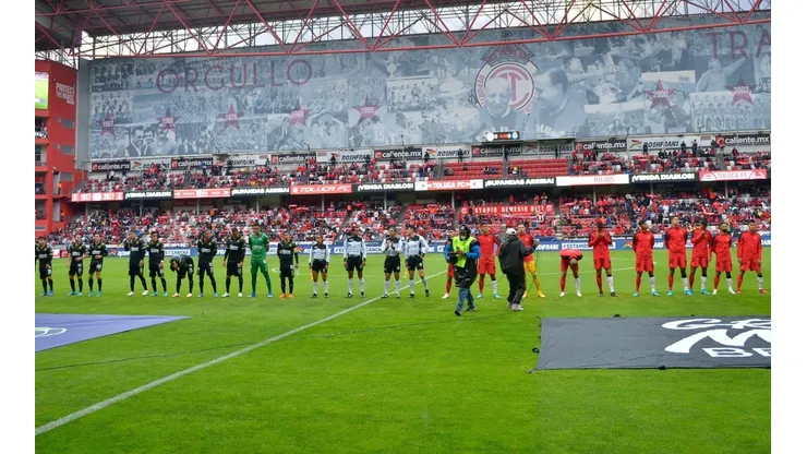 Toluca contra Chivas en el estadio Nemesio Diez por el Apertura 2022.